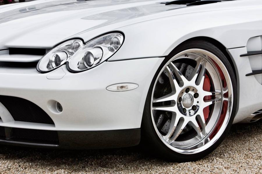 Детали экстерьера Mercedes-Benz SLR McLaren Roadster by Brabus (R199) 2008 года  (фото 2 из 61)